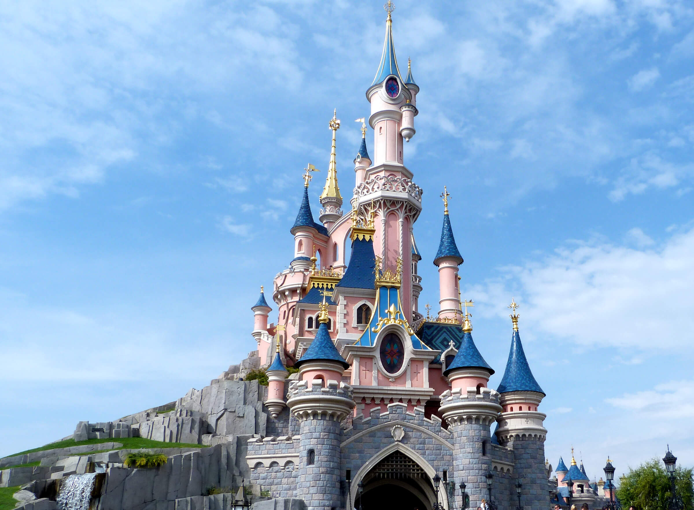 Disneyland® Paris + TransportationMin. Particip : 2  |  book 20 days early