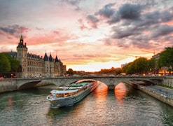 1-hour cruise on the Seine river