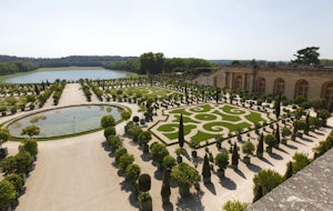 Versailles Palace | Exclusive Package 
Skip-the-line Access with a glass of Champagne